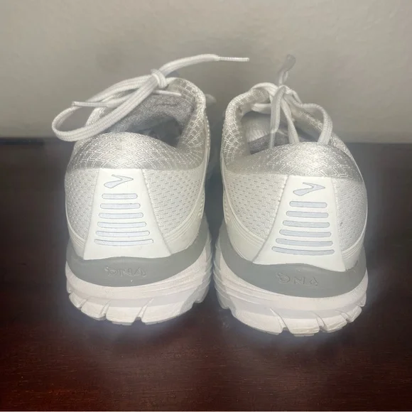 Brooks Adrenaline GTS 18 White Sneaker Size 9 - Picture 6 of 15